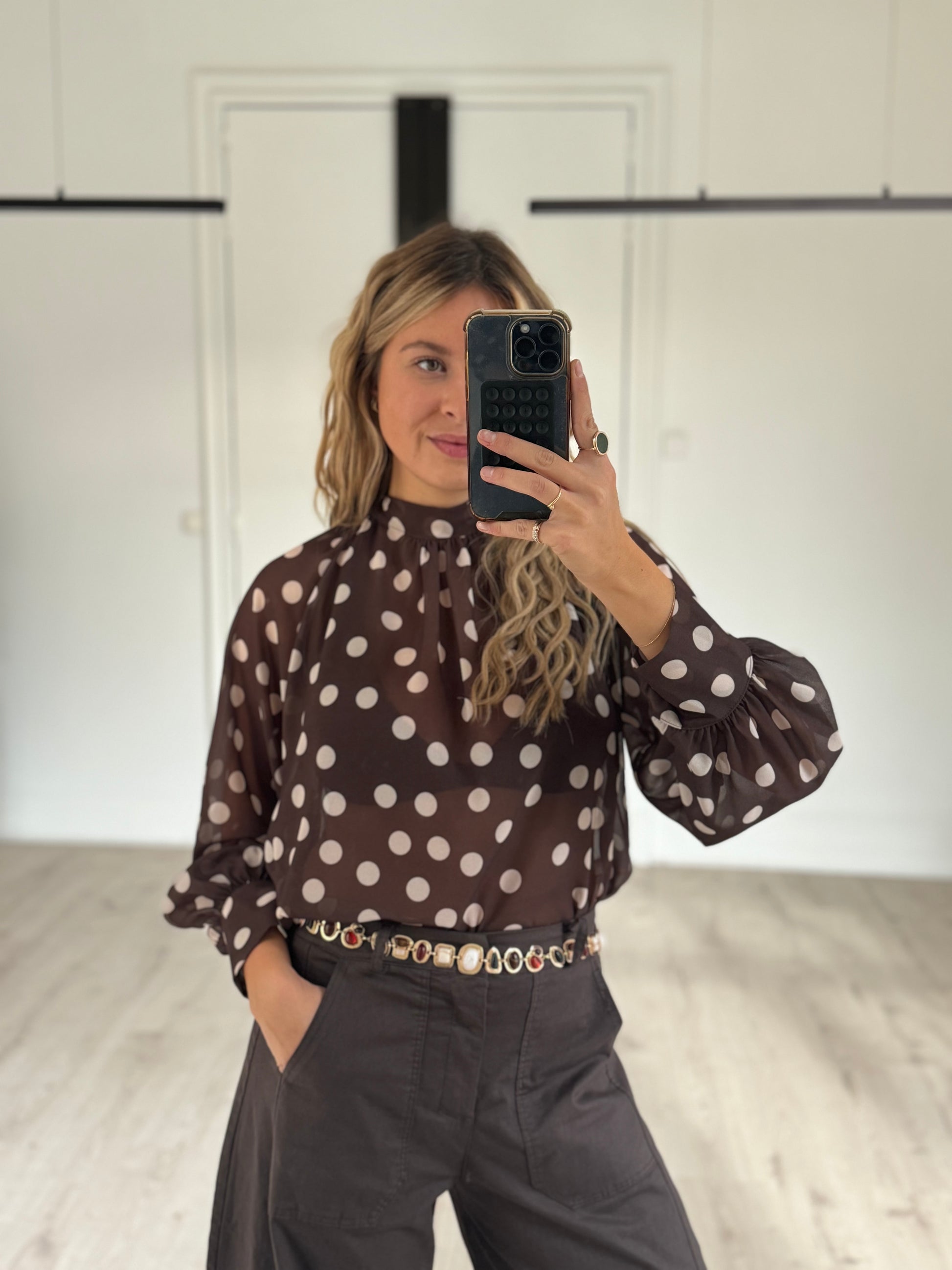 blouse à pois noire