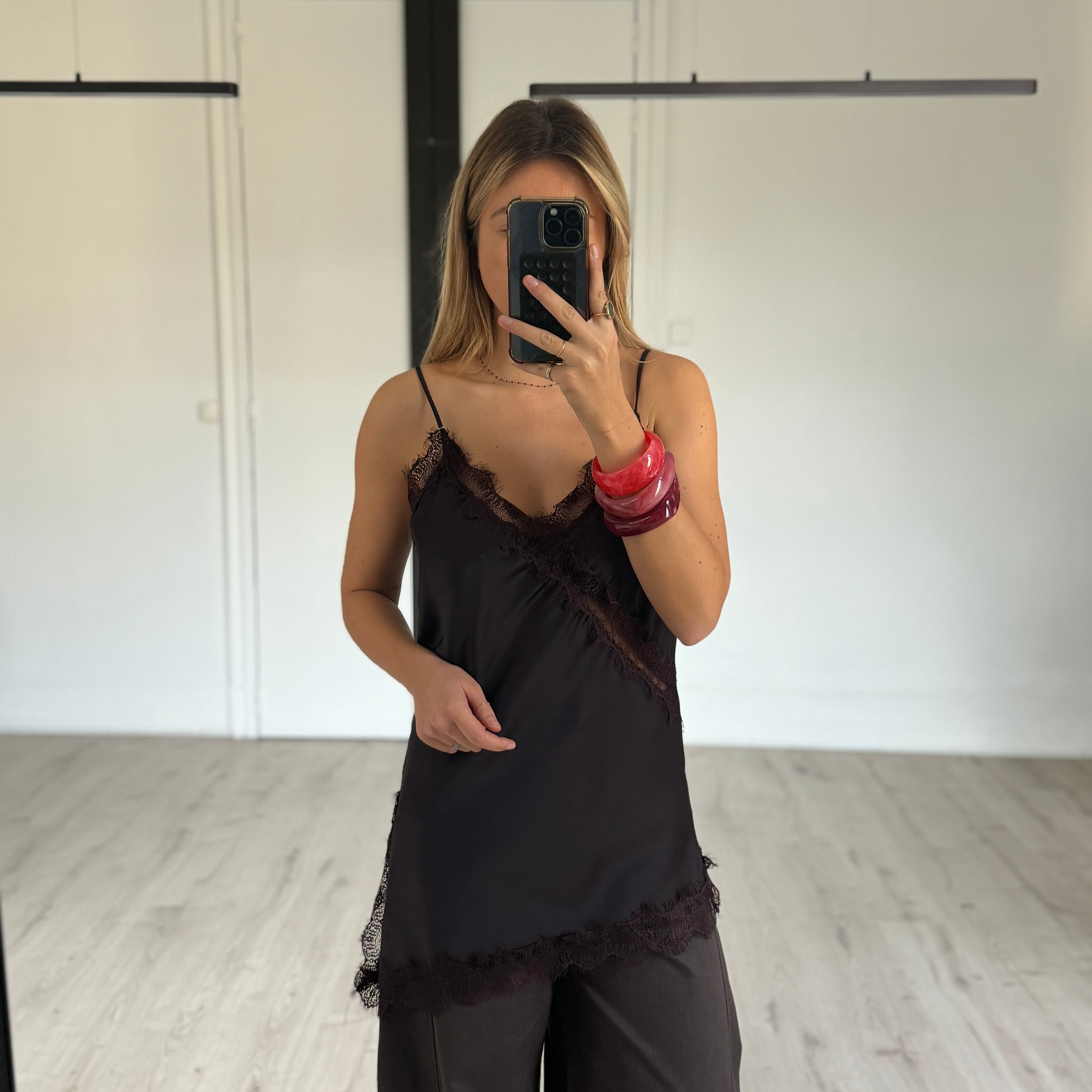 débardeur dentelle asymétrique