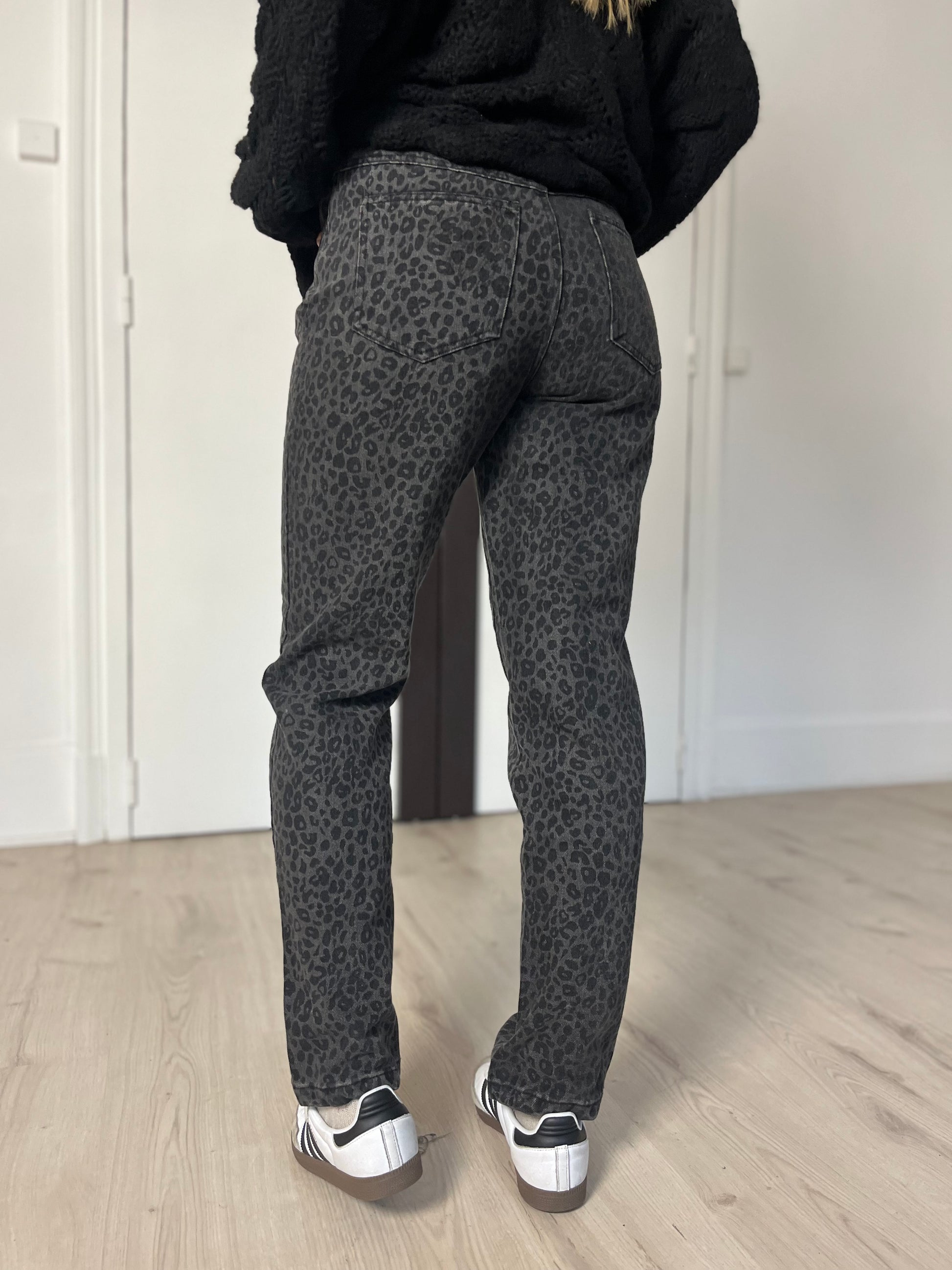 jeans léopard gris