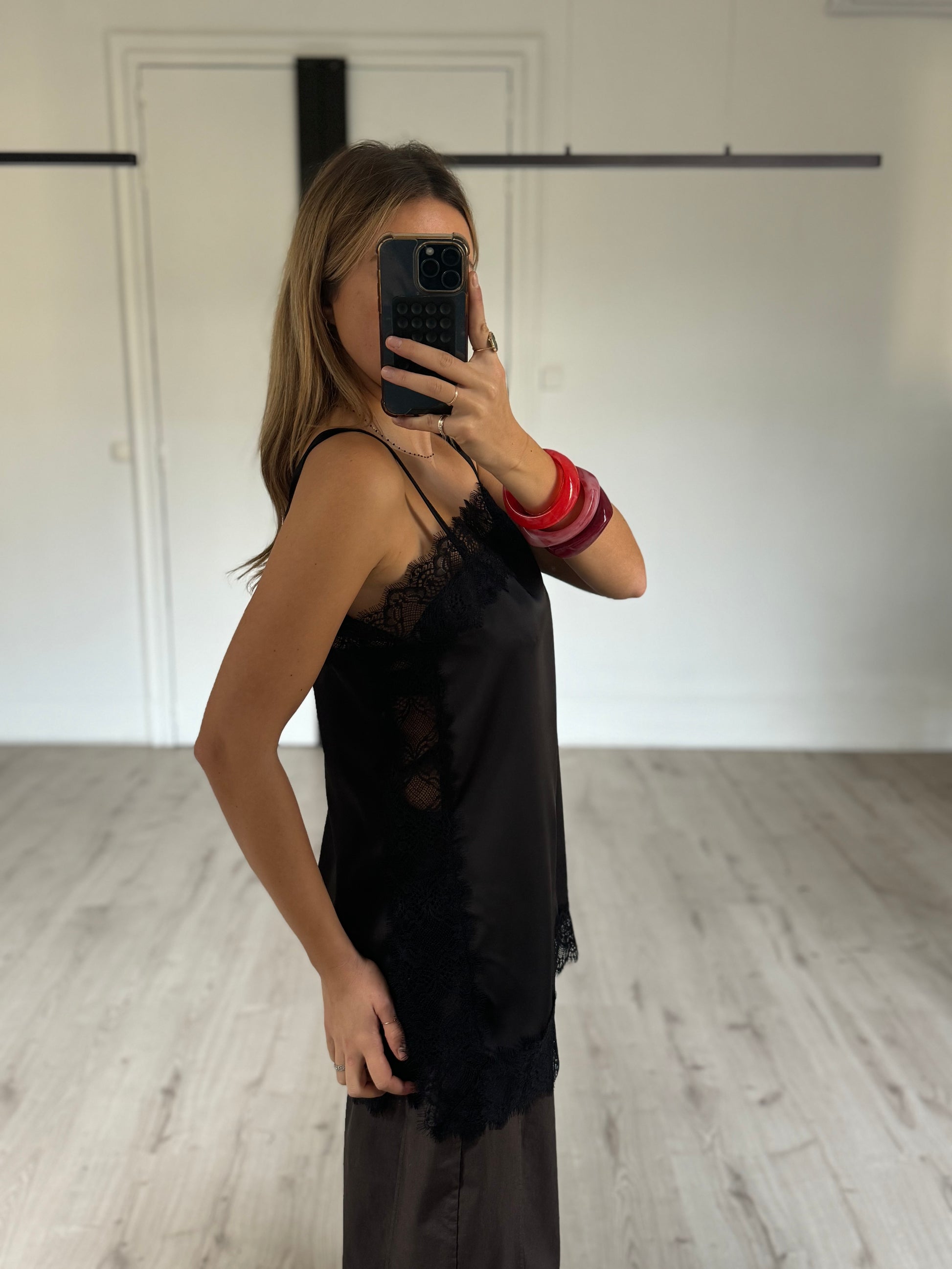 débardeur dentelle asymétrique