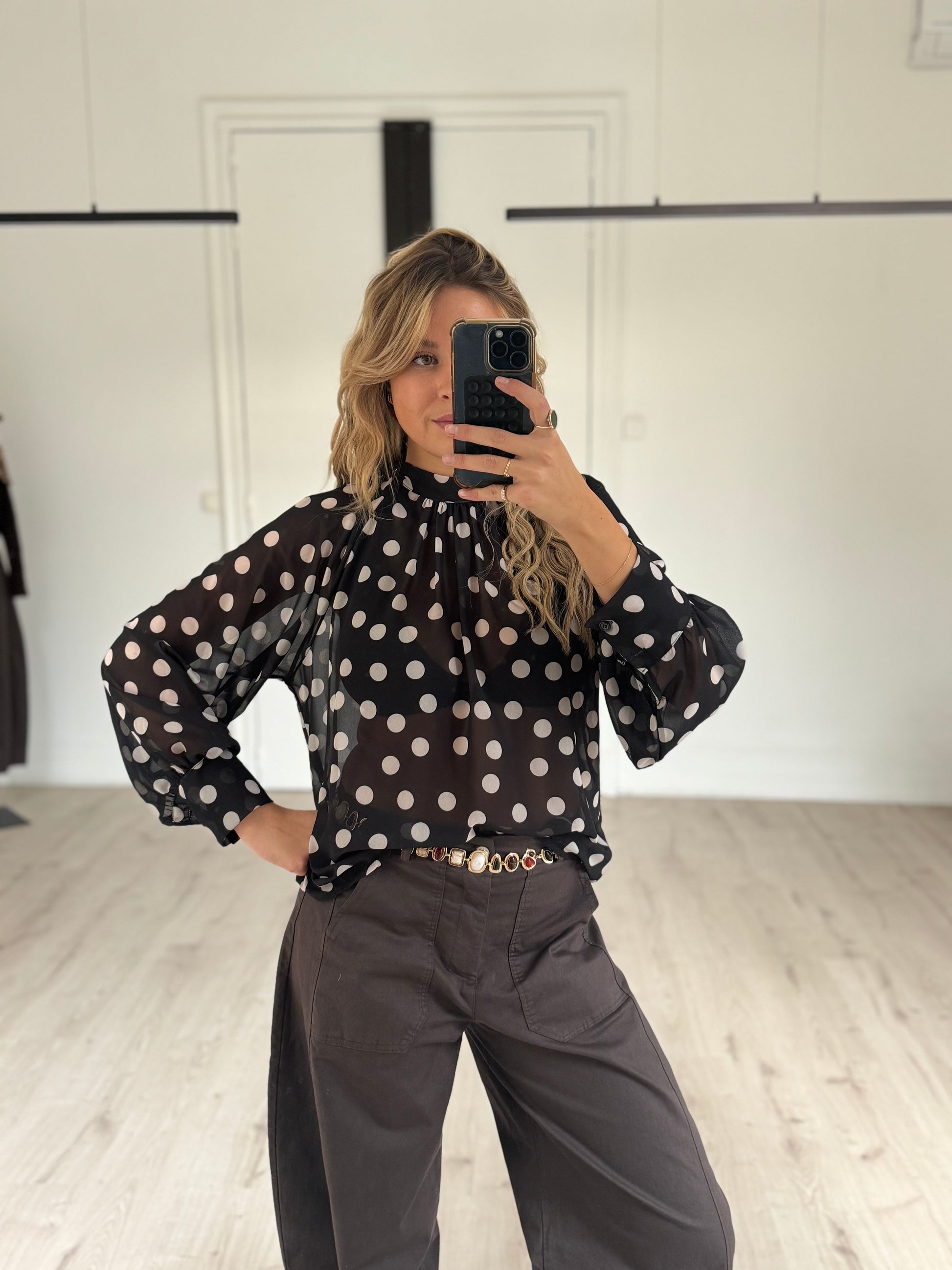 blouse à pois noire