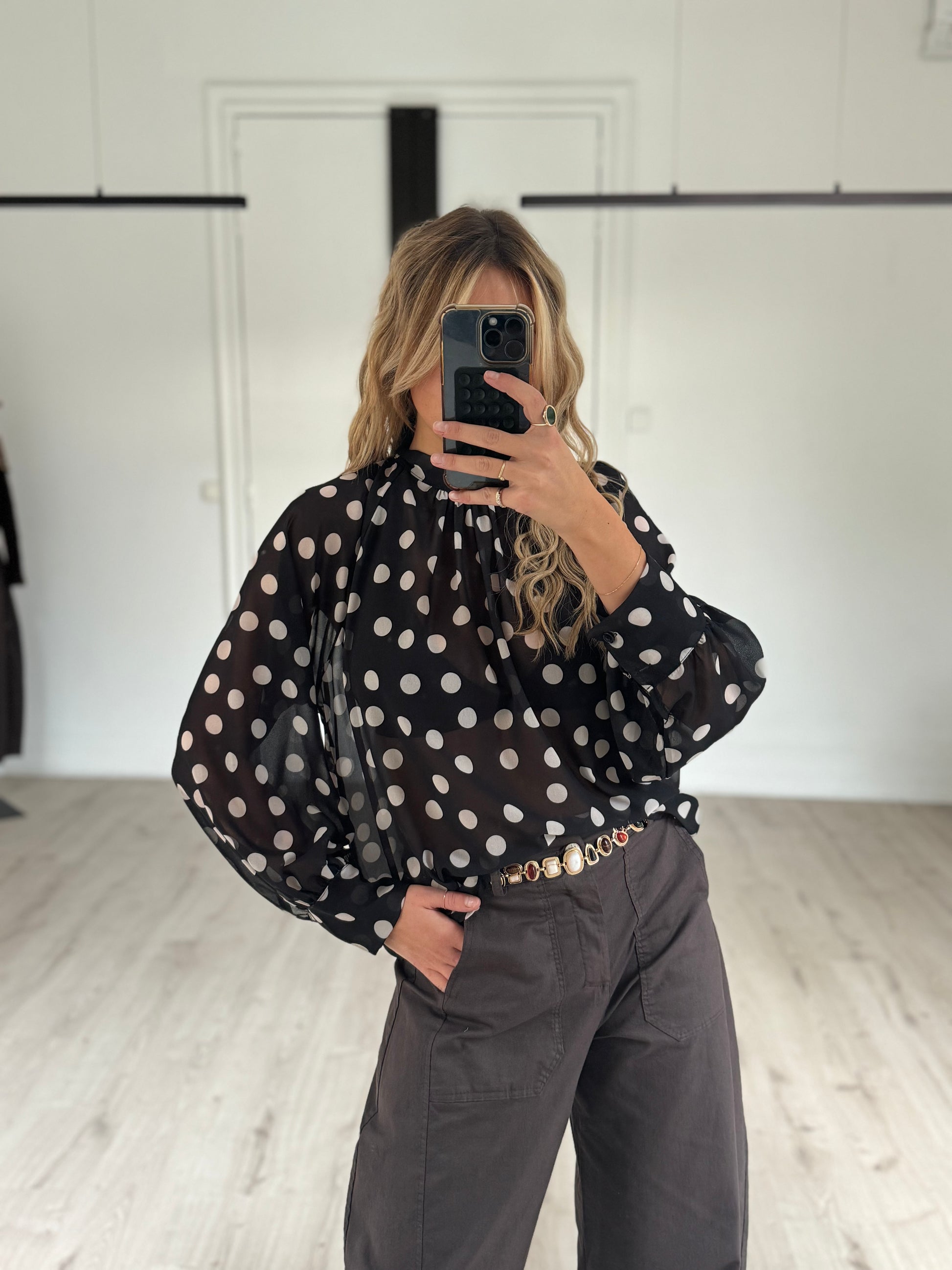 blouse à pois noire