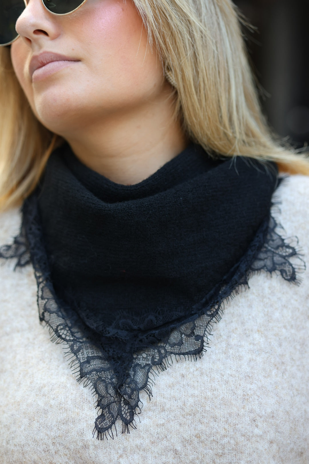Écharpe triangle dentelle