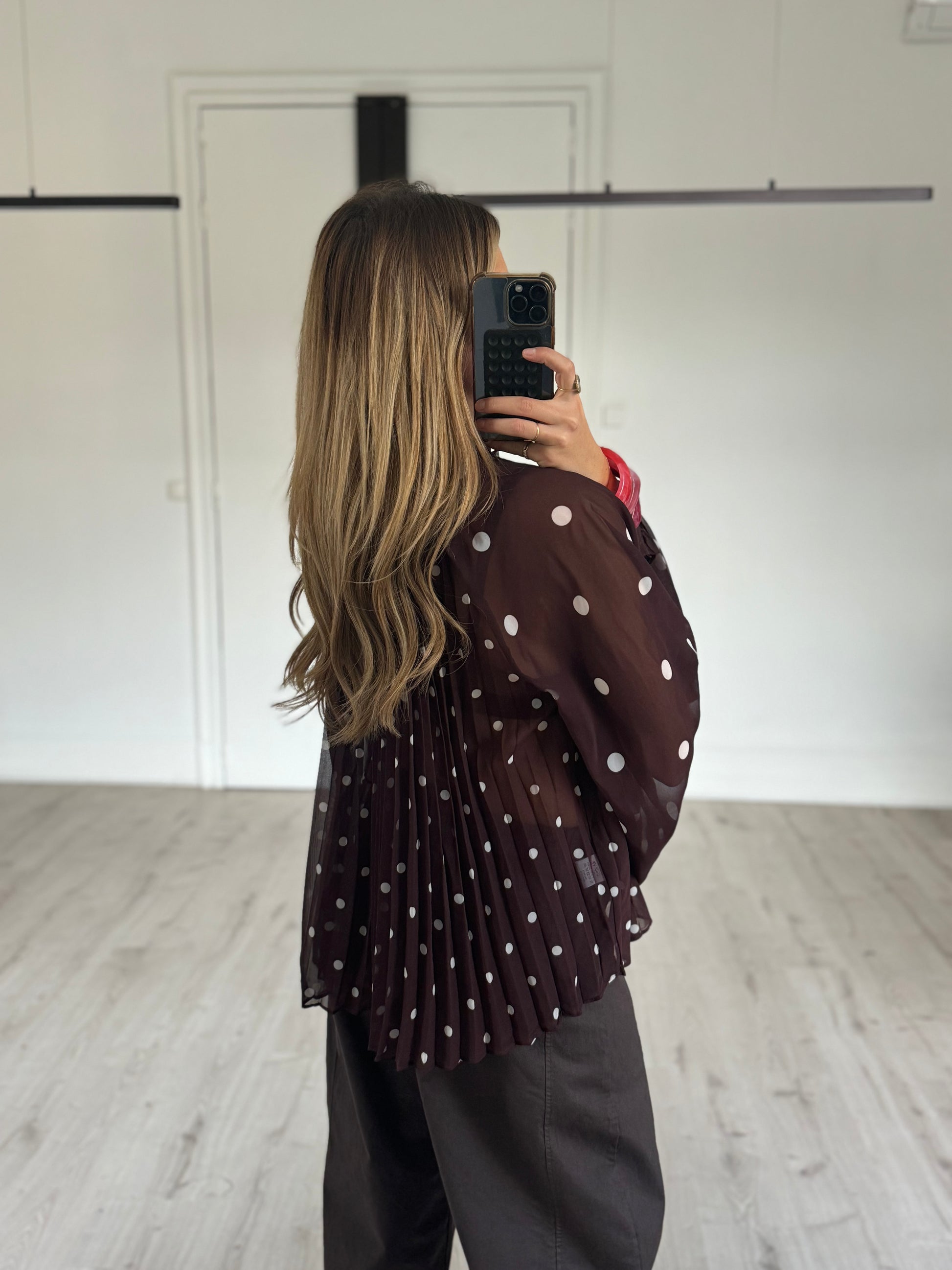 Blouse à pois plissée