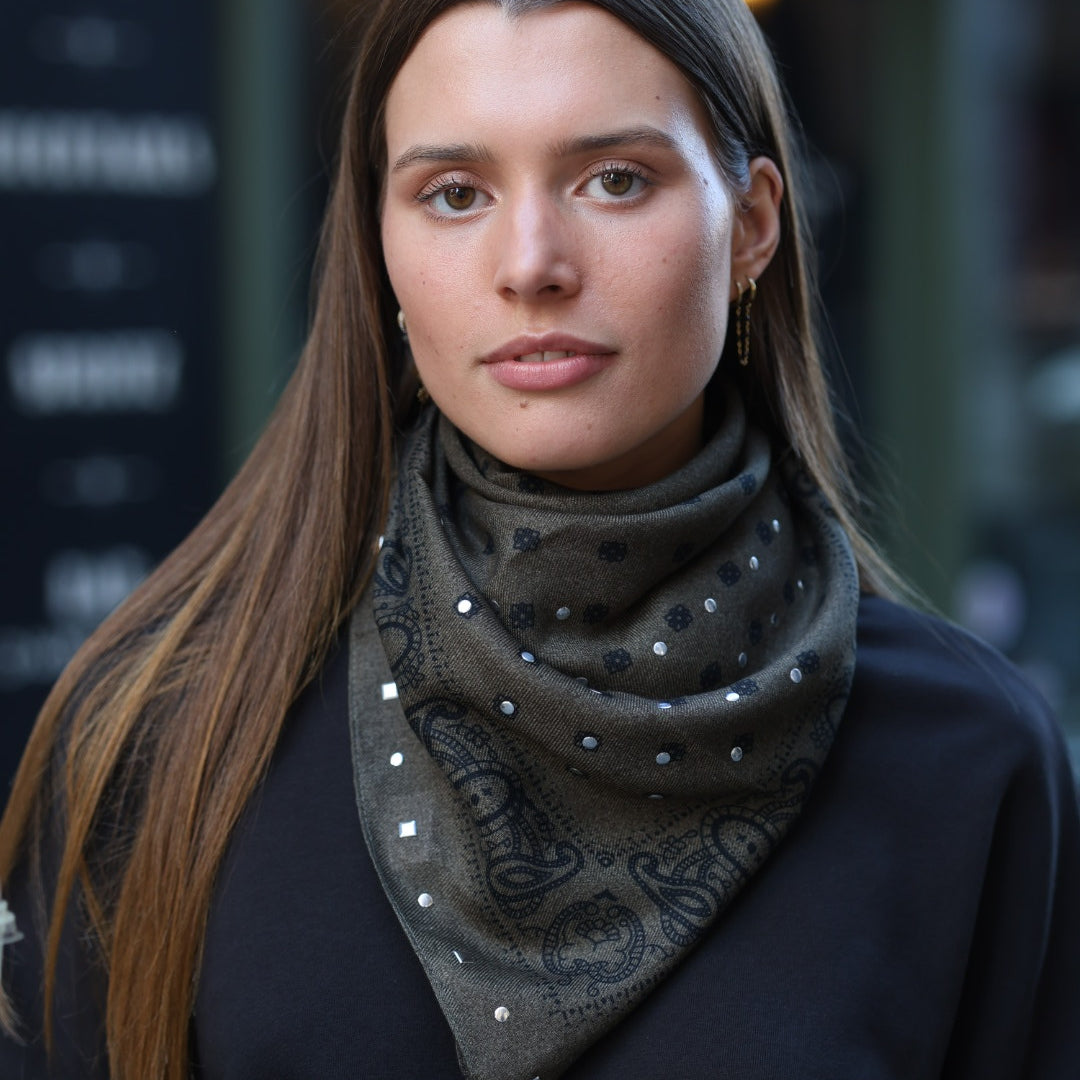 Foulard bandana à clou