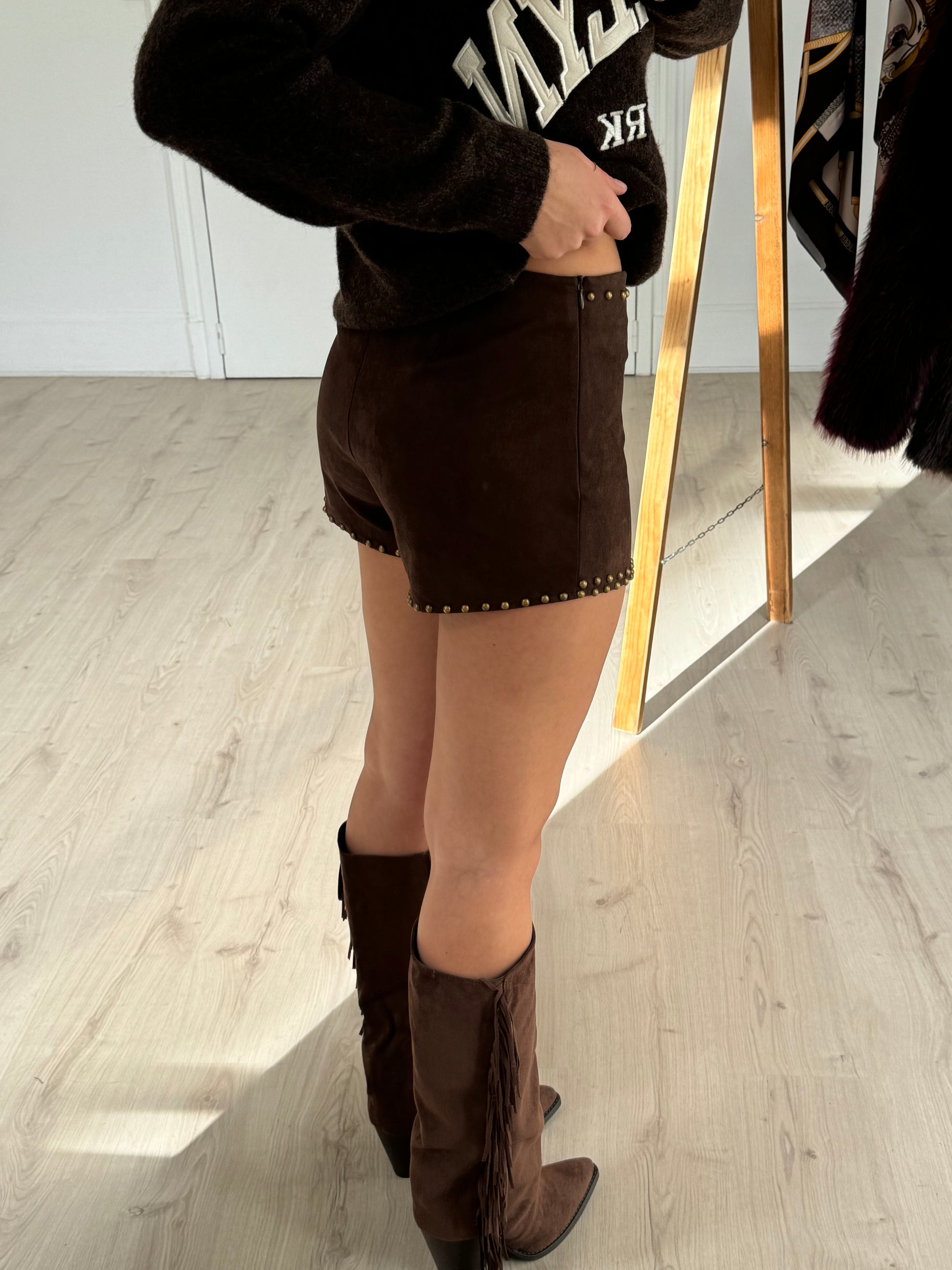 Short suédine clouté