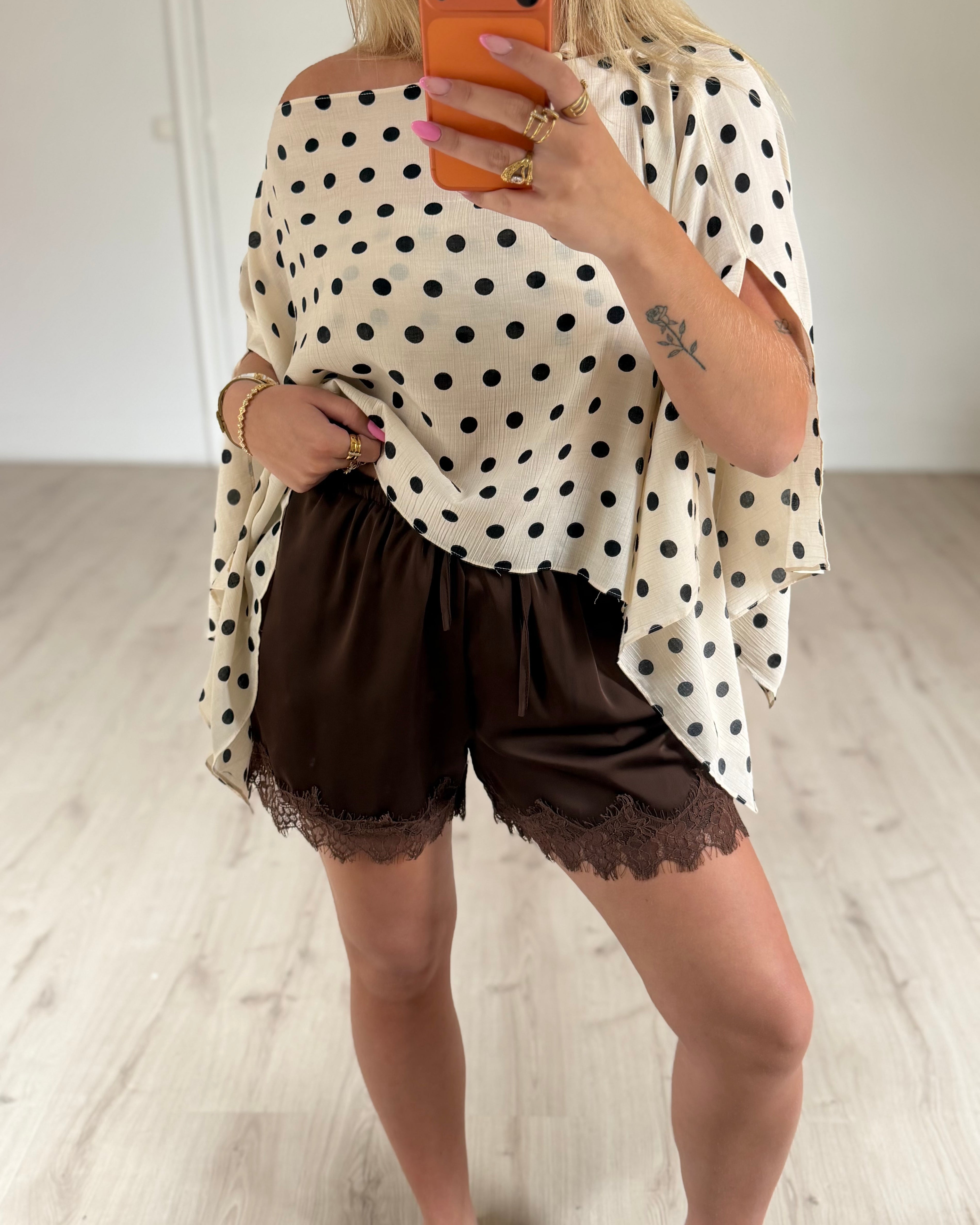 Short en dentelle