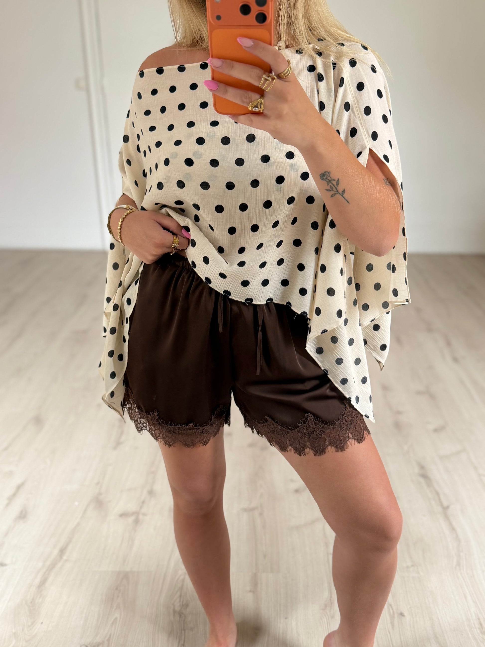 Short en dentelle