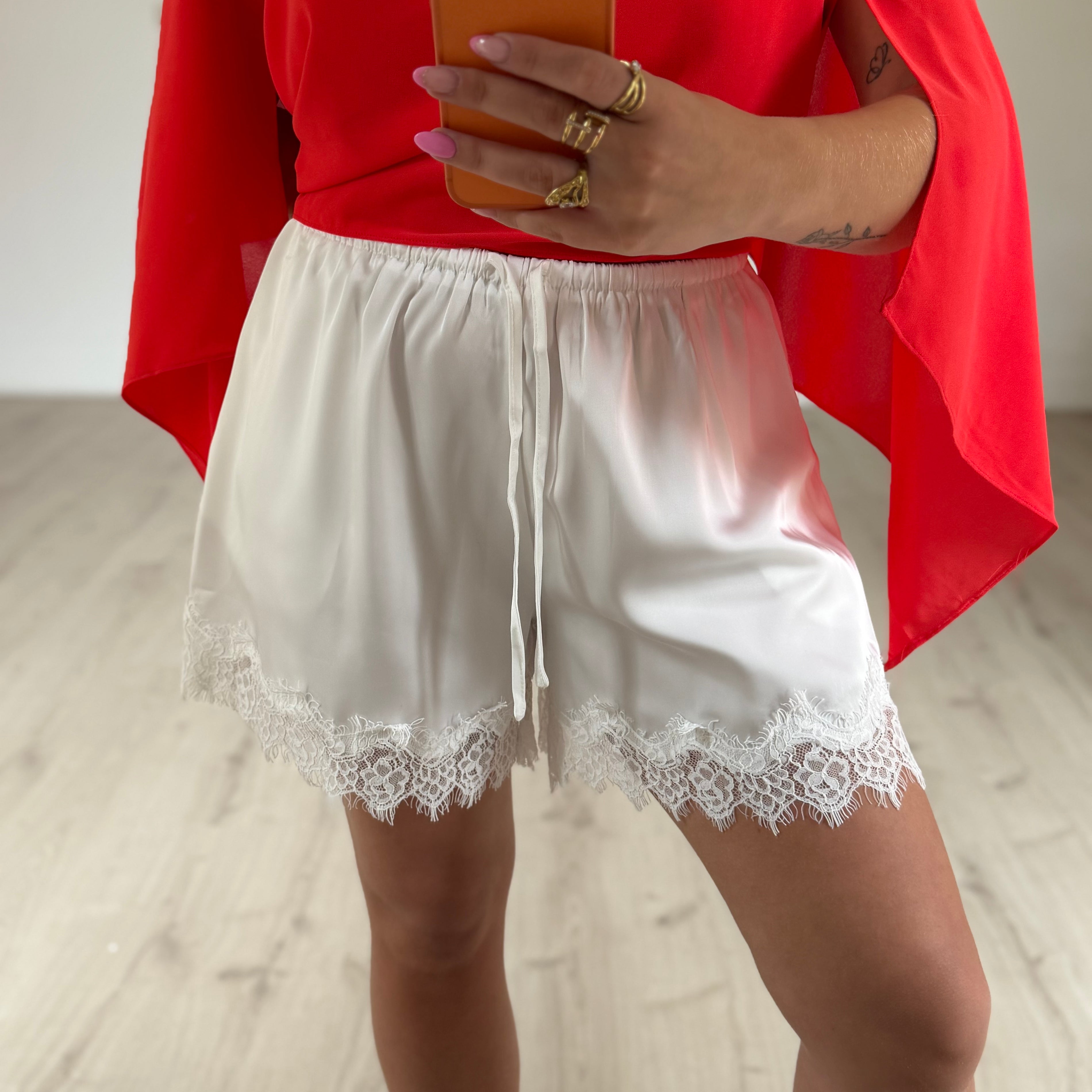 Short en dentelle
