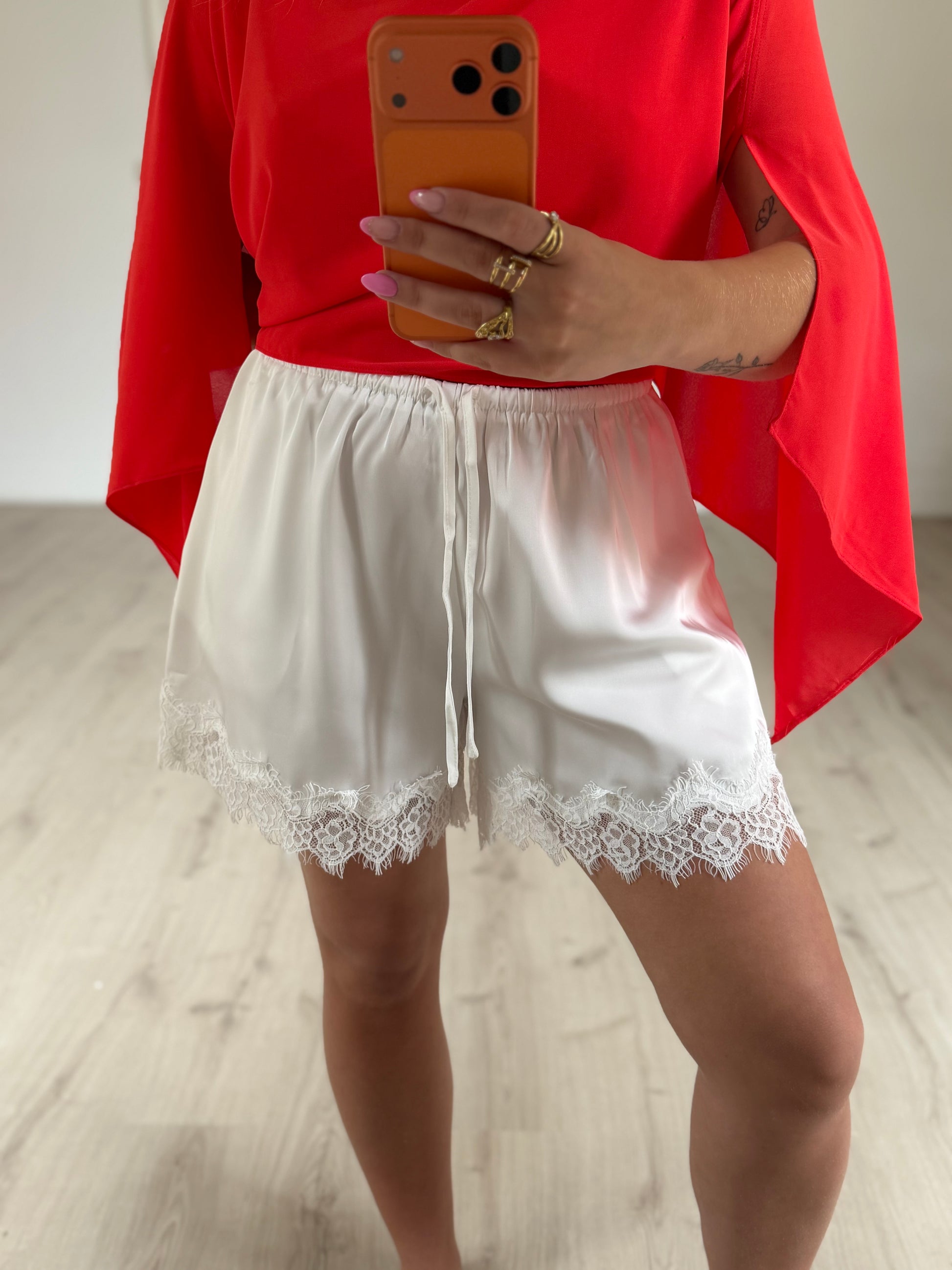 Short en dentelle