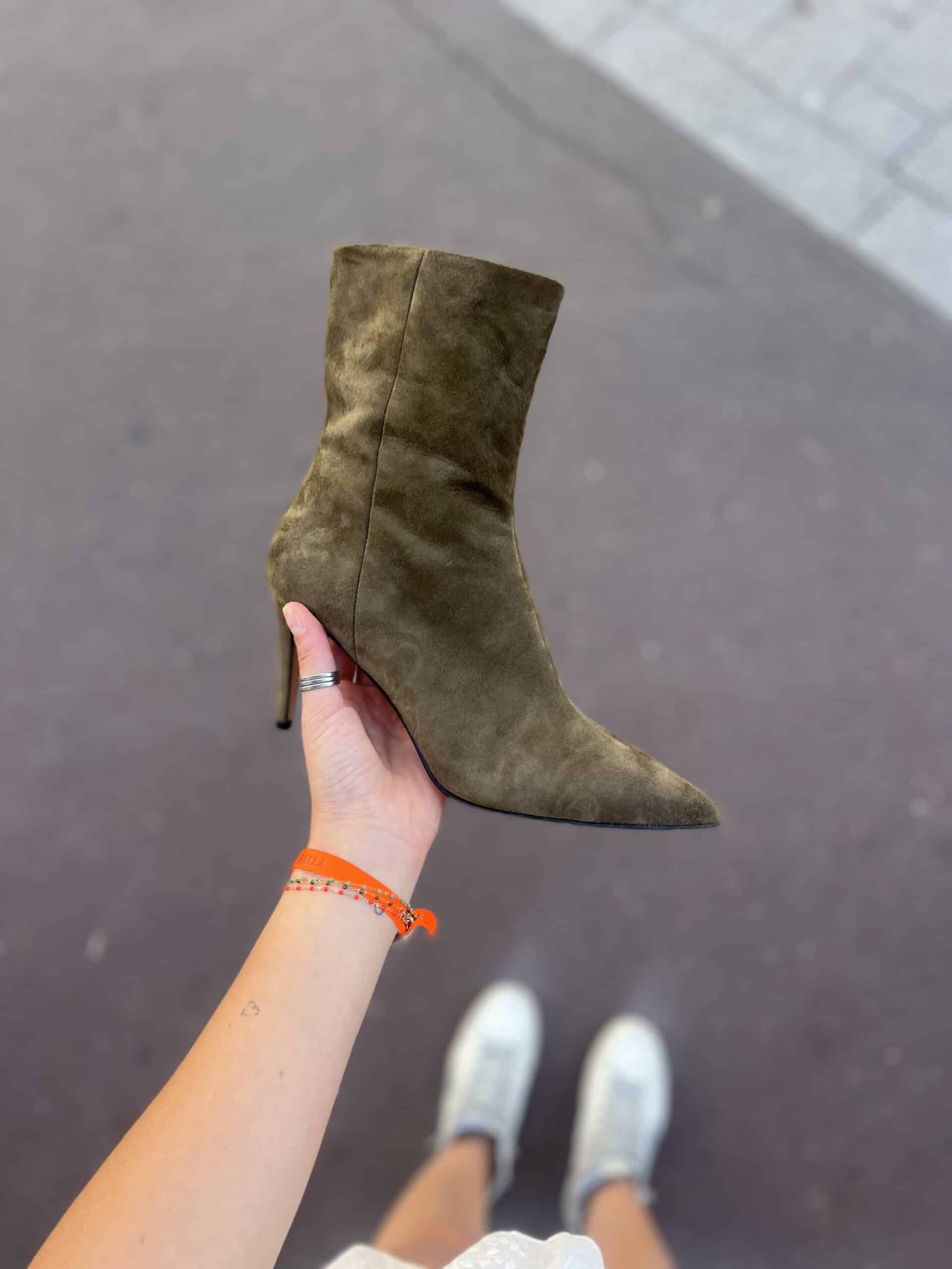 6B8B9DBD-7361-42BA-B060-F8C1517ED585