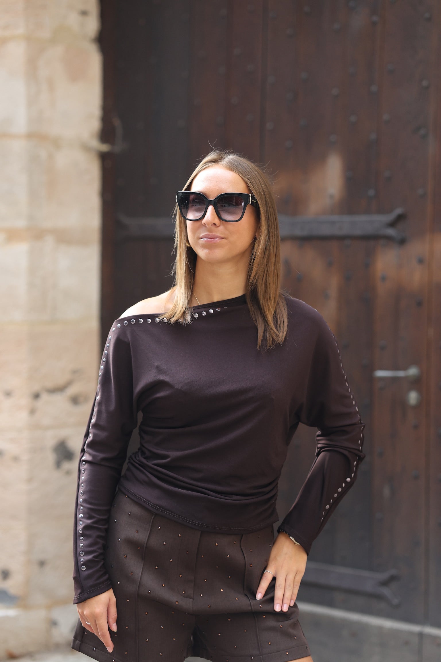 T-shirt asymétrique à clou