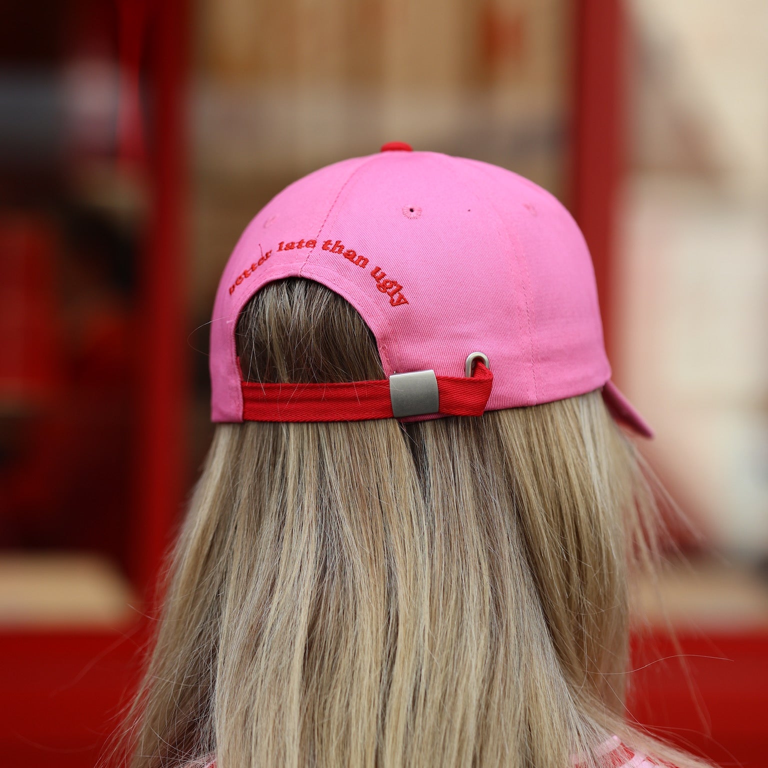 Casquette « better late »