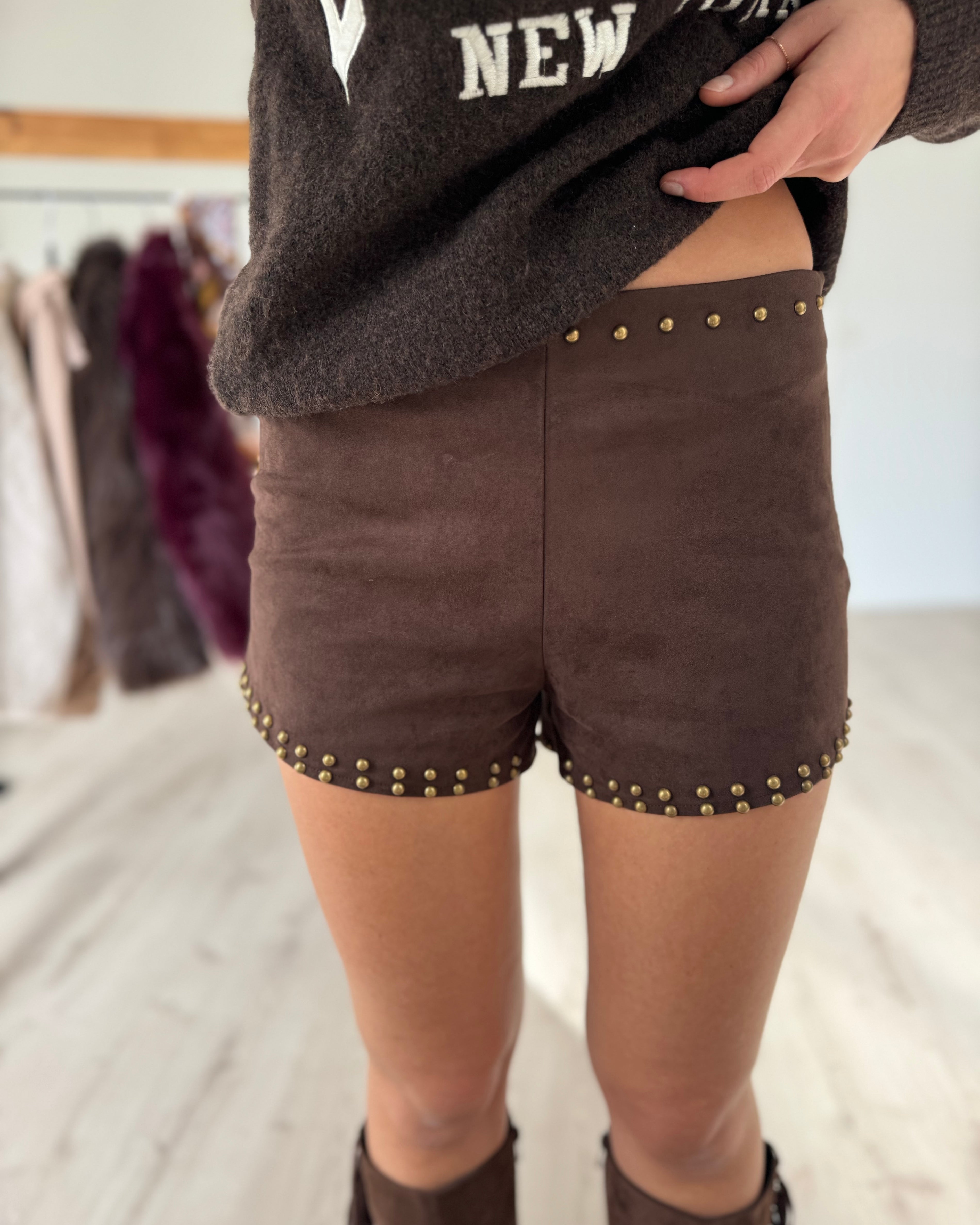 Short suédine clouté