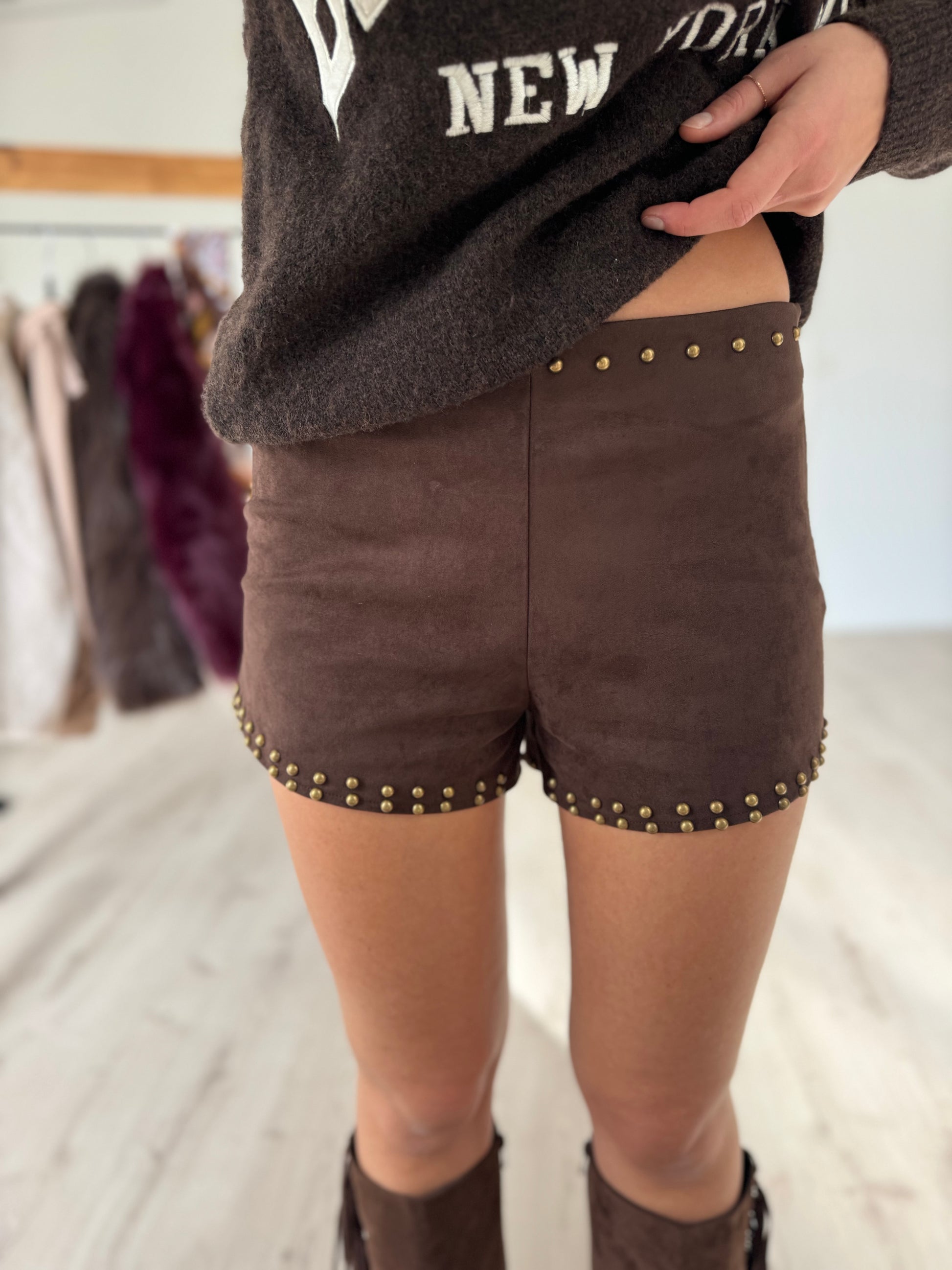 Short suédine clouté