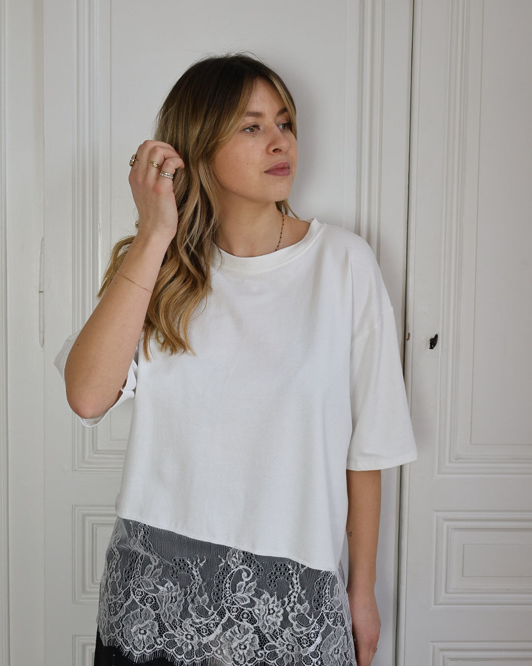 t-shirt détails dentelle