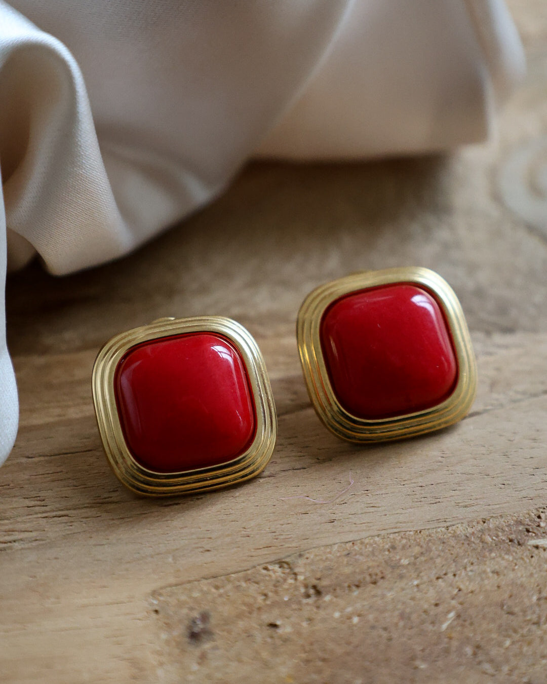 Boucles d'oreilles pierre rouge