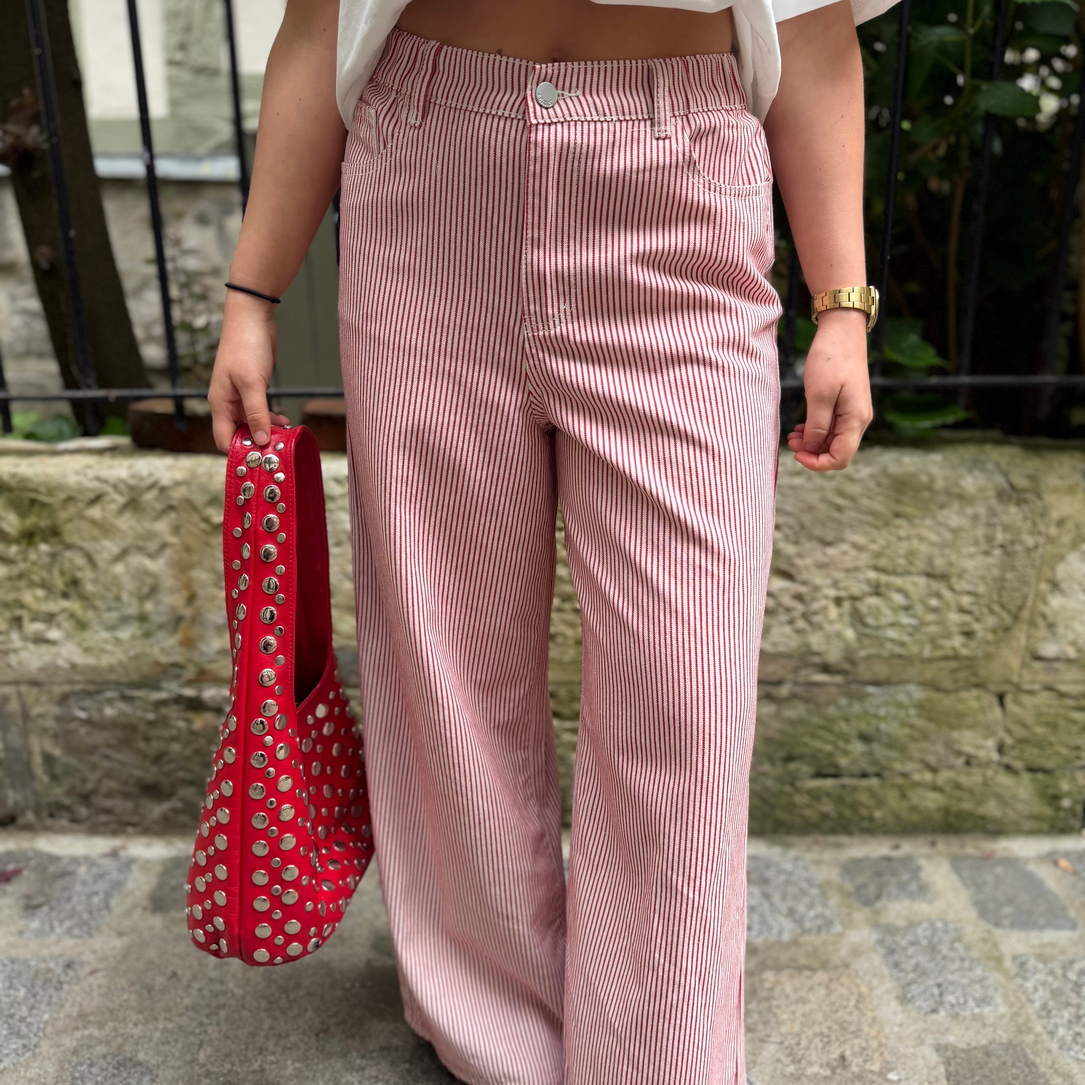 Jeans à rayure rouge