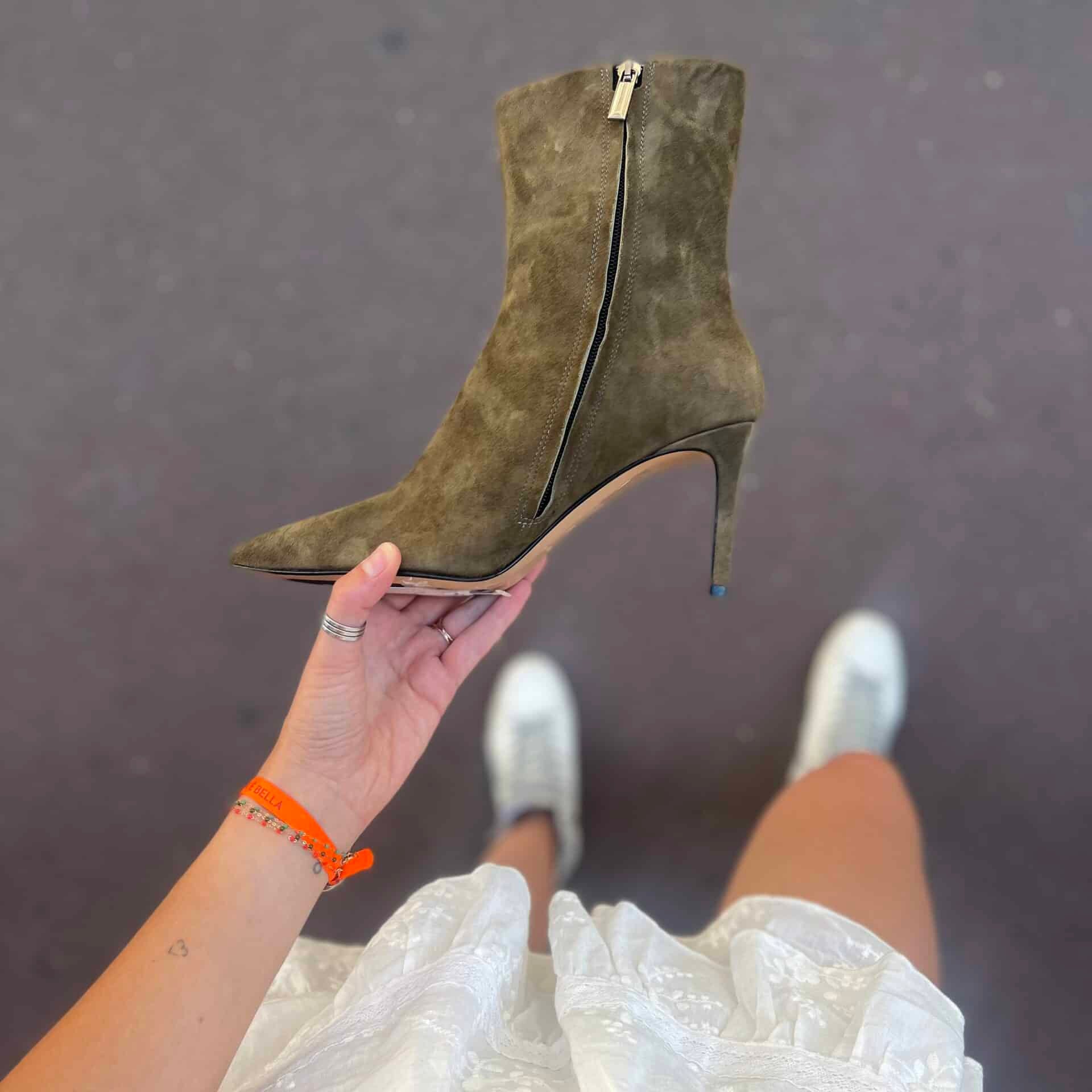 A1206236-14A2-4ADE-9A3C-9307802F5D9C