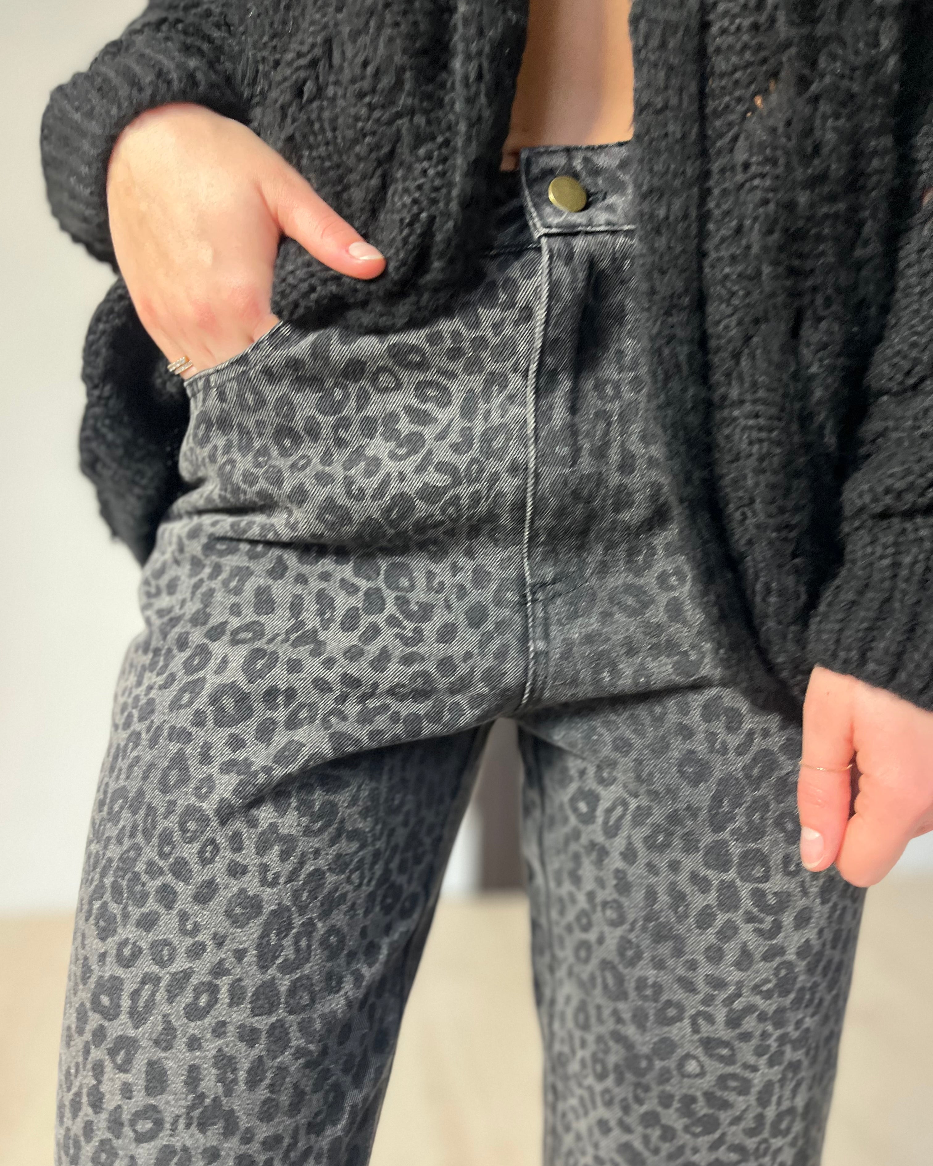 jeans léopard gris