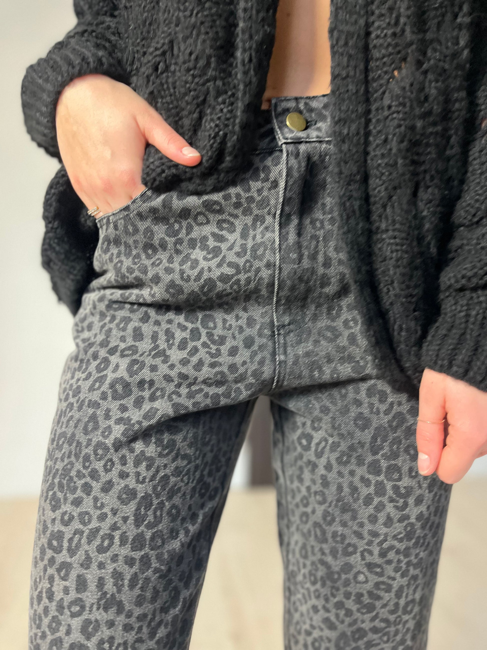 jeans léopard gris
