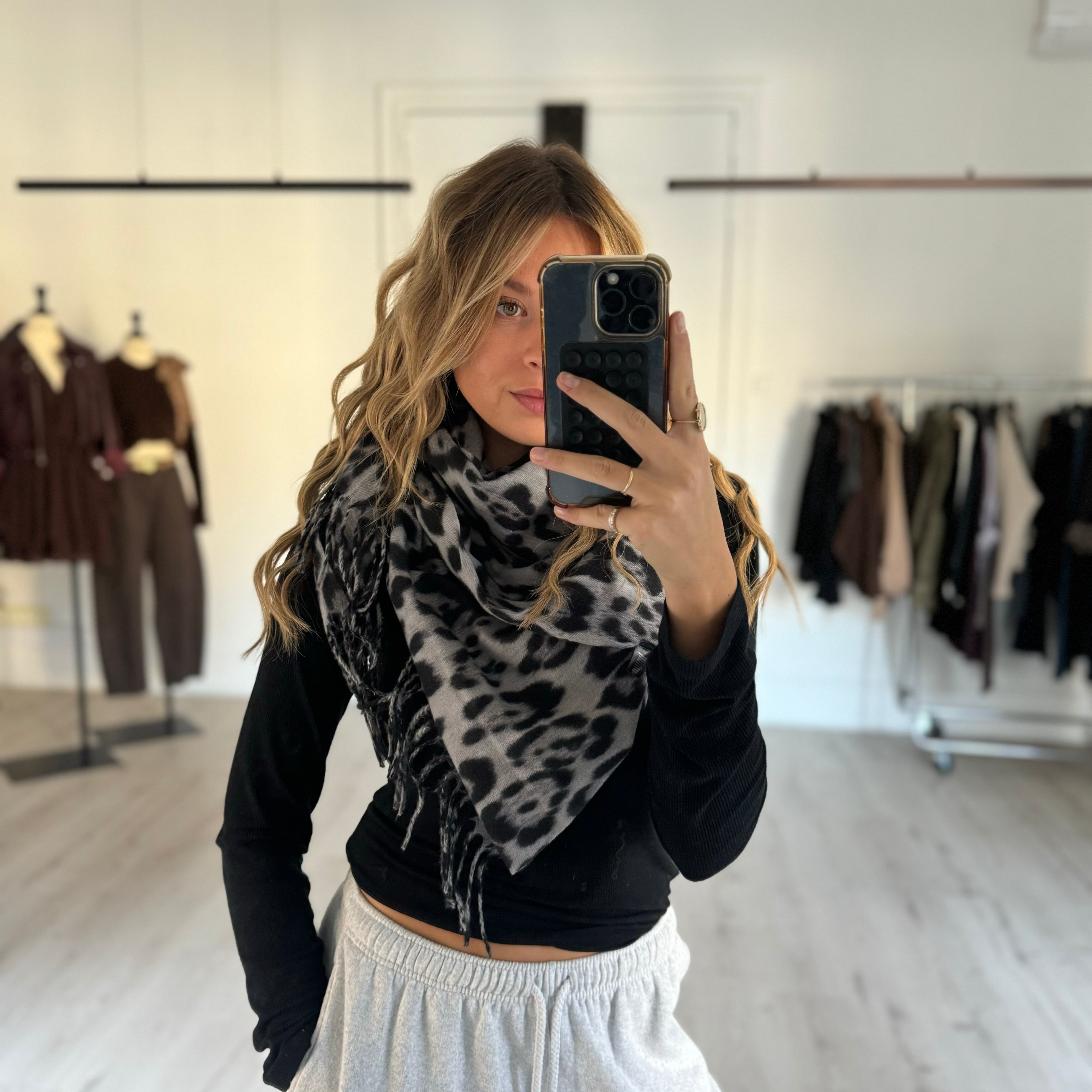 écharpe "raph" léopard grise