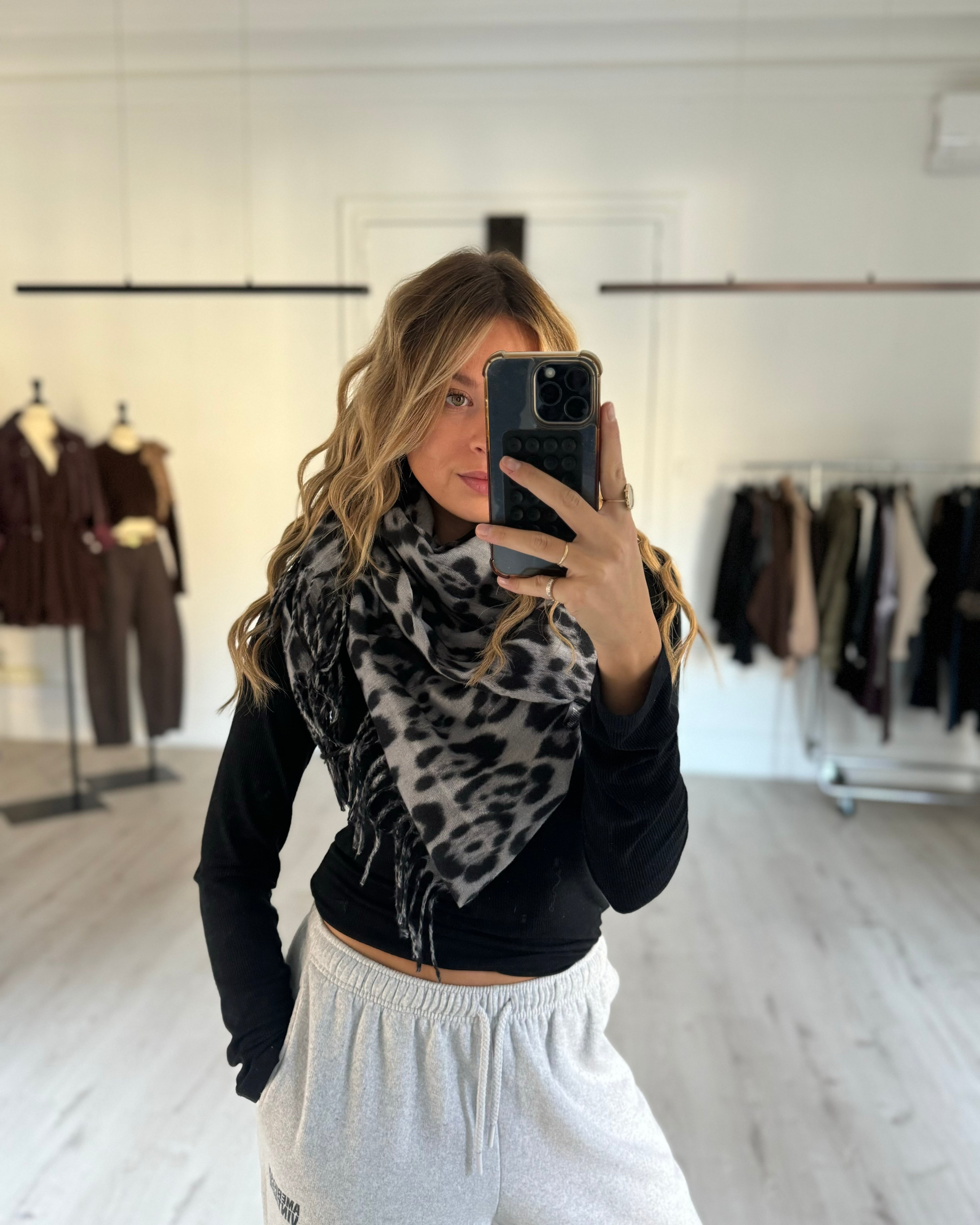 écharpe "raph" léopard grise