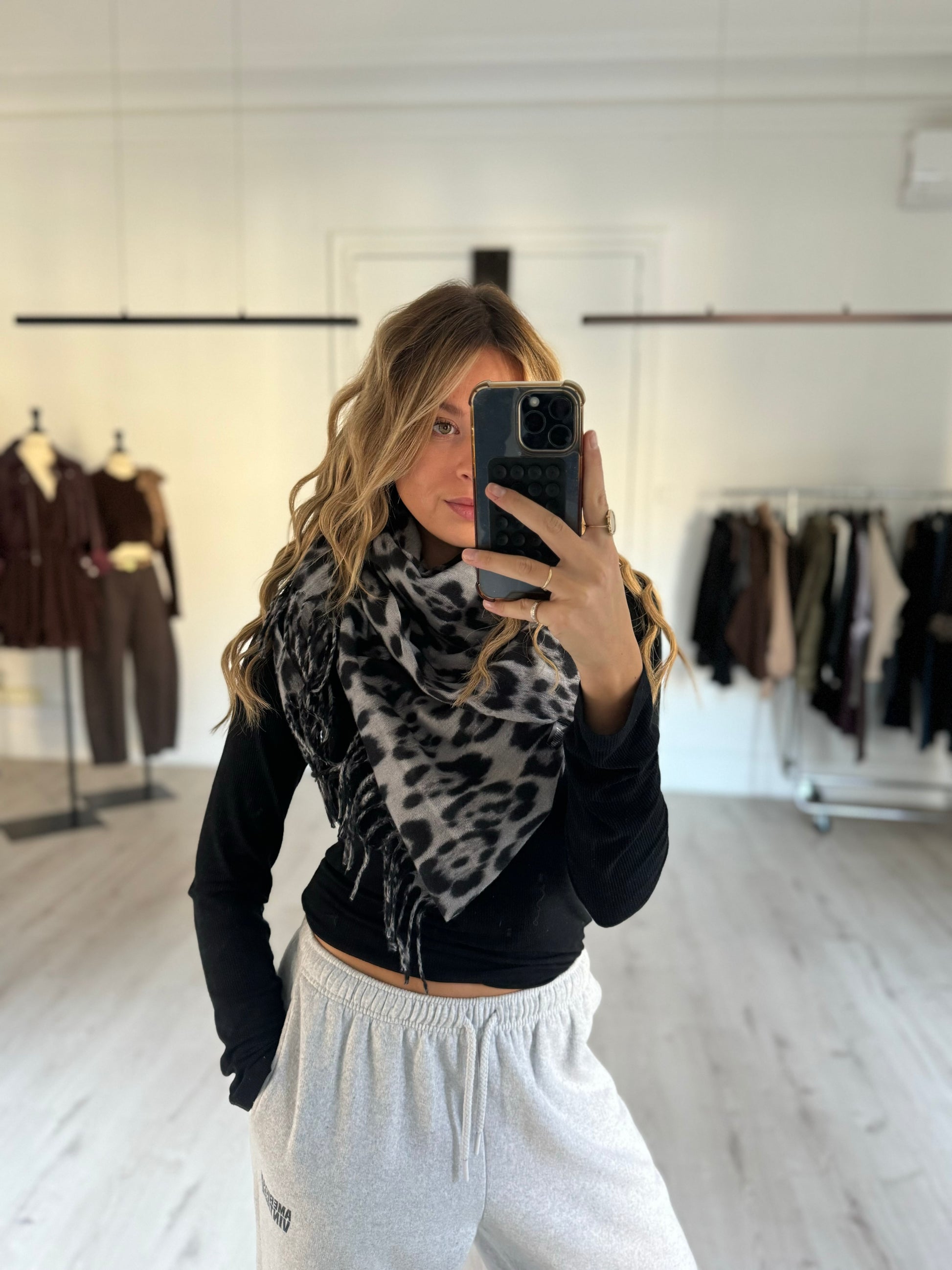 écharpe "raph" léopard grise