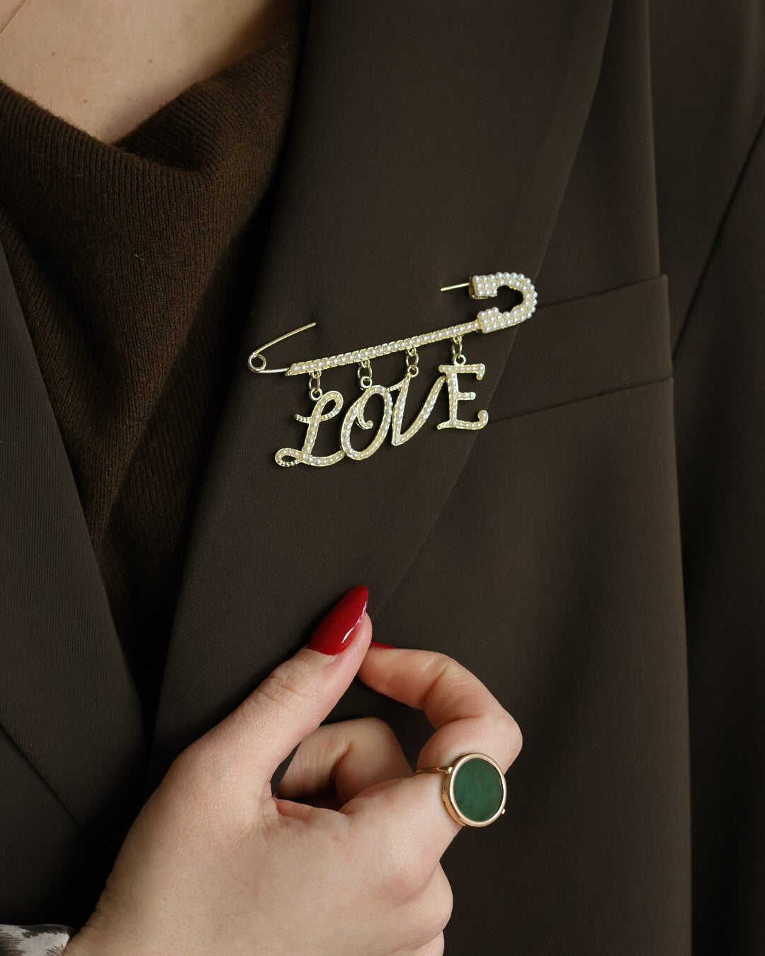 Broche "LOVE"