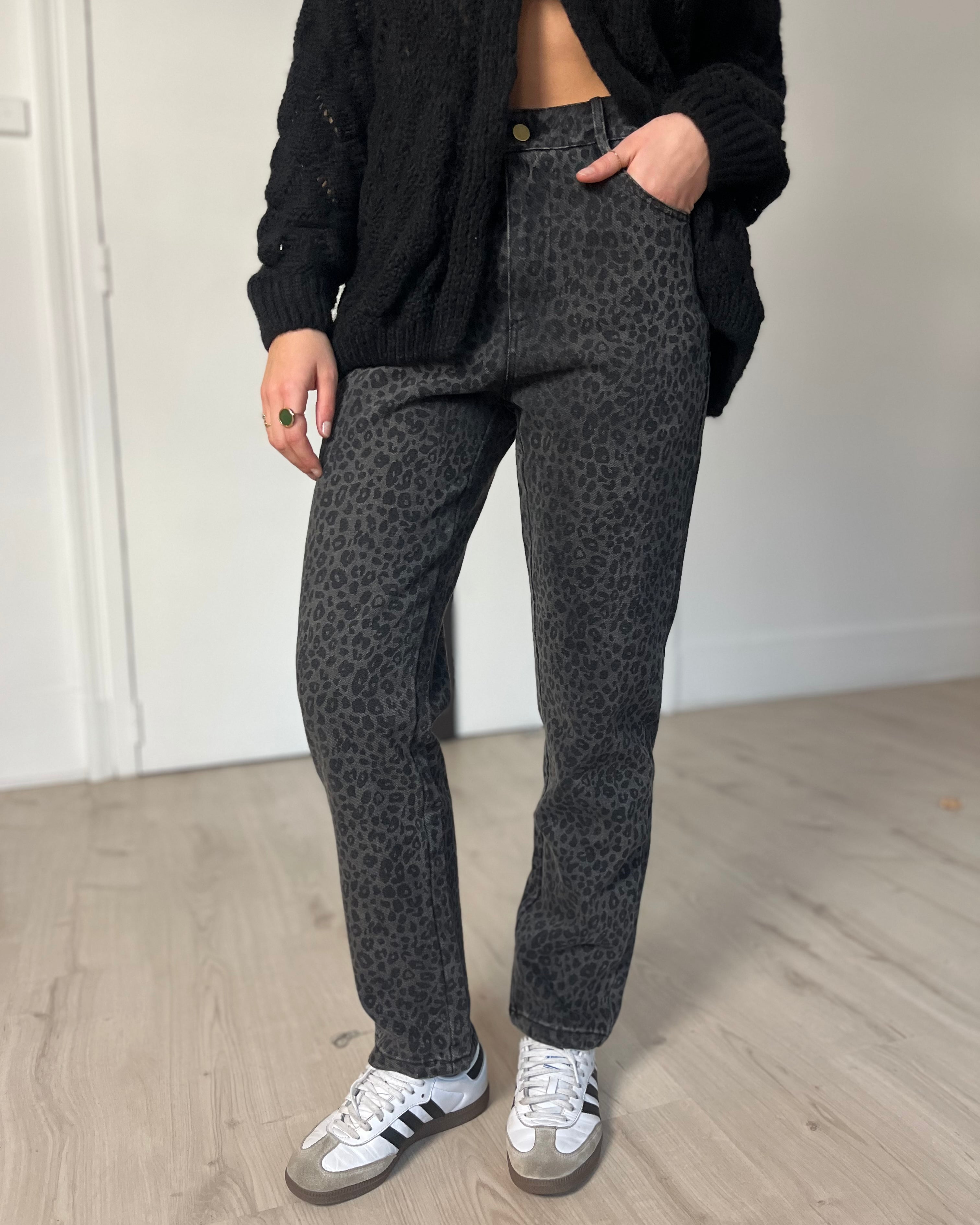 jeans léopard gris