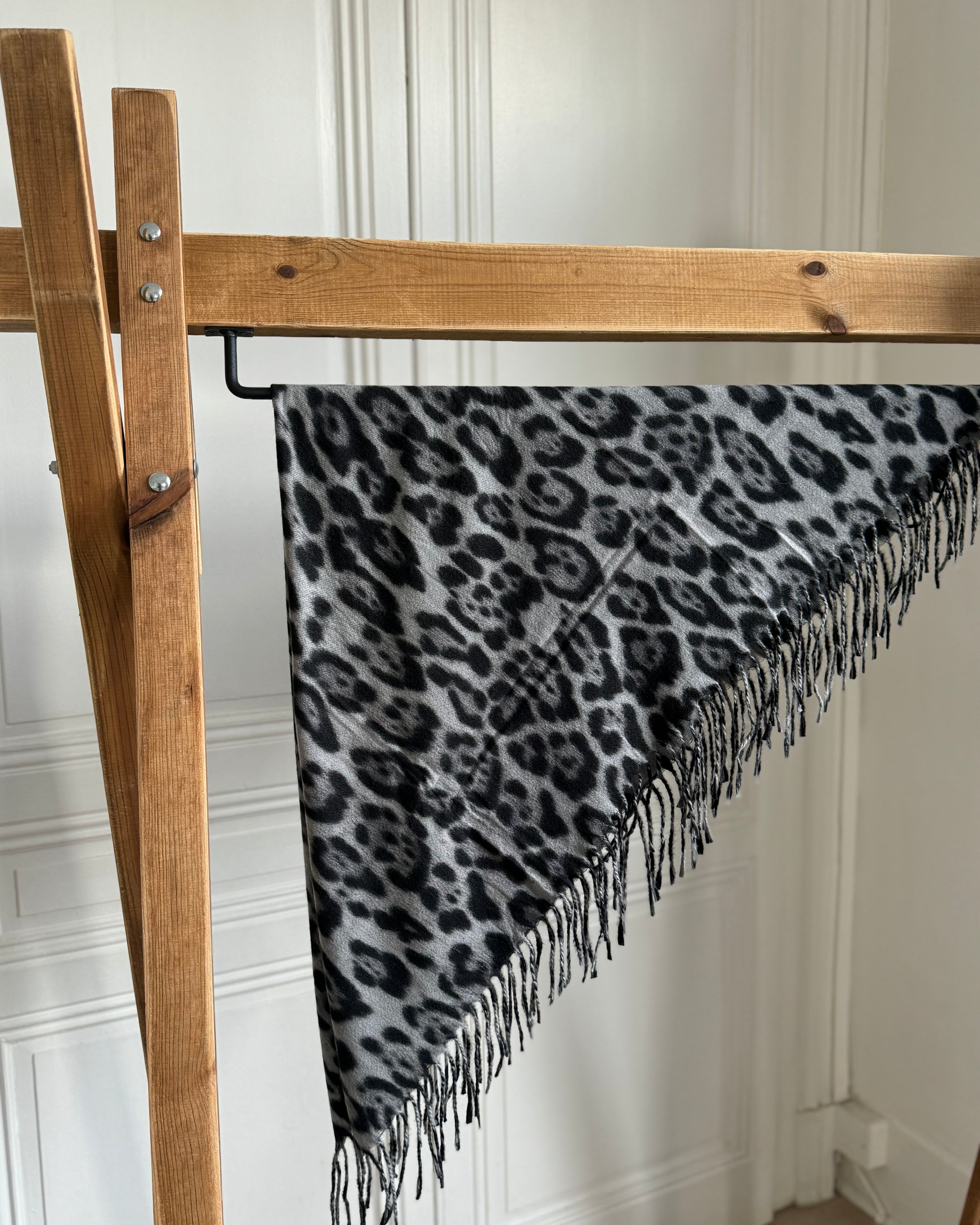 écharpe "raph" léopard grise