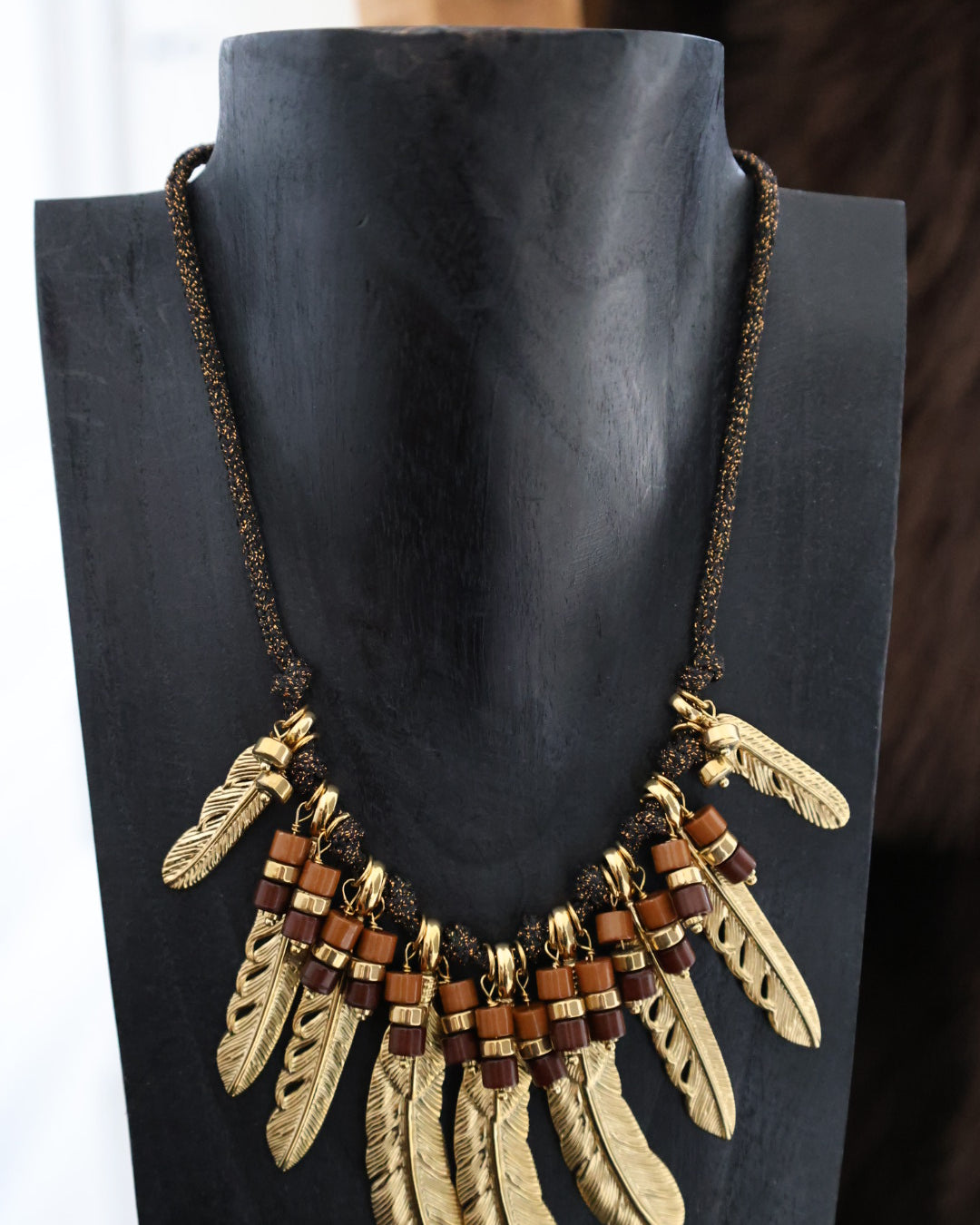 collier plume