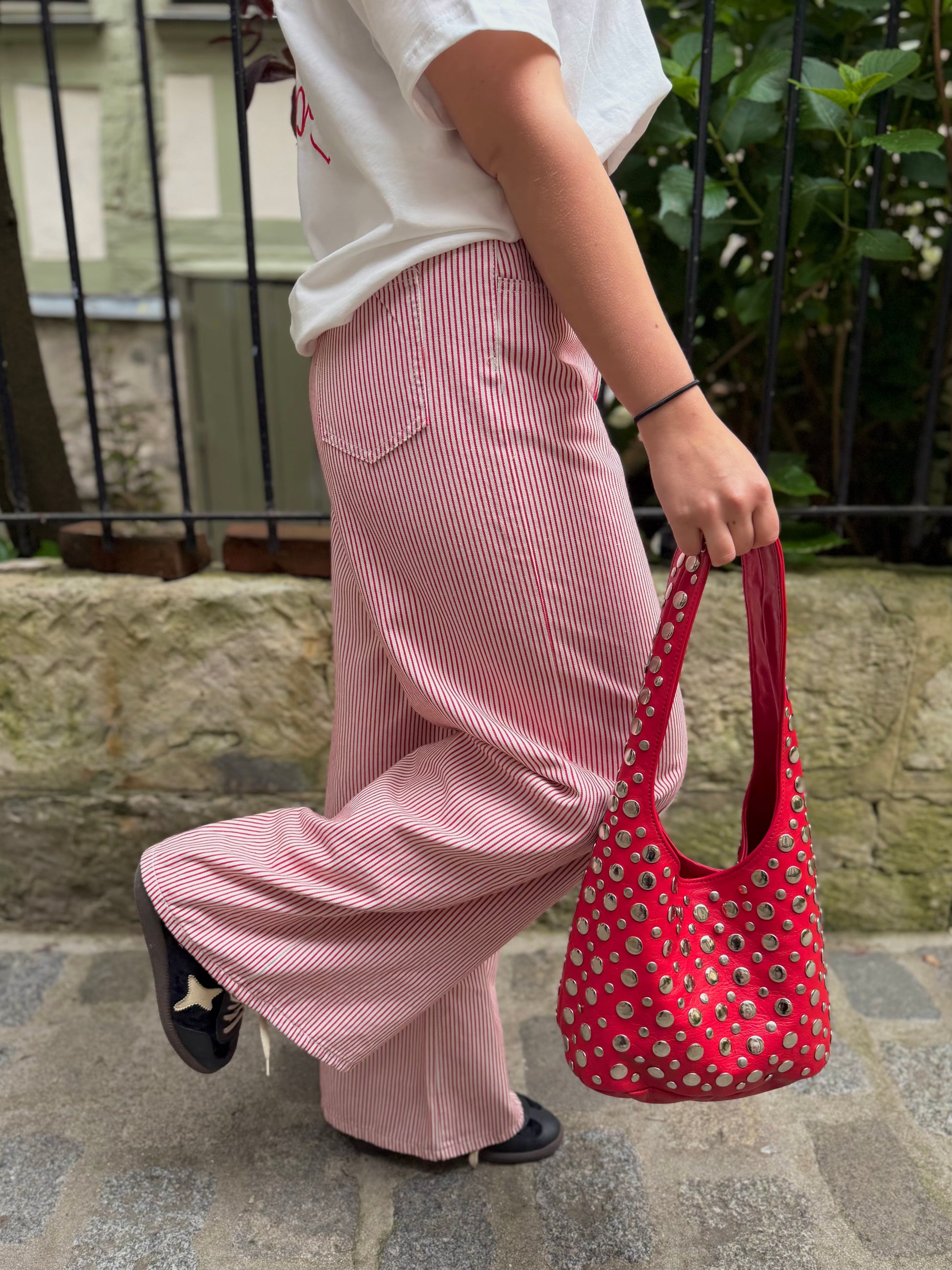 Jeans à rayure rouge