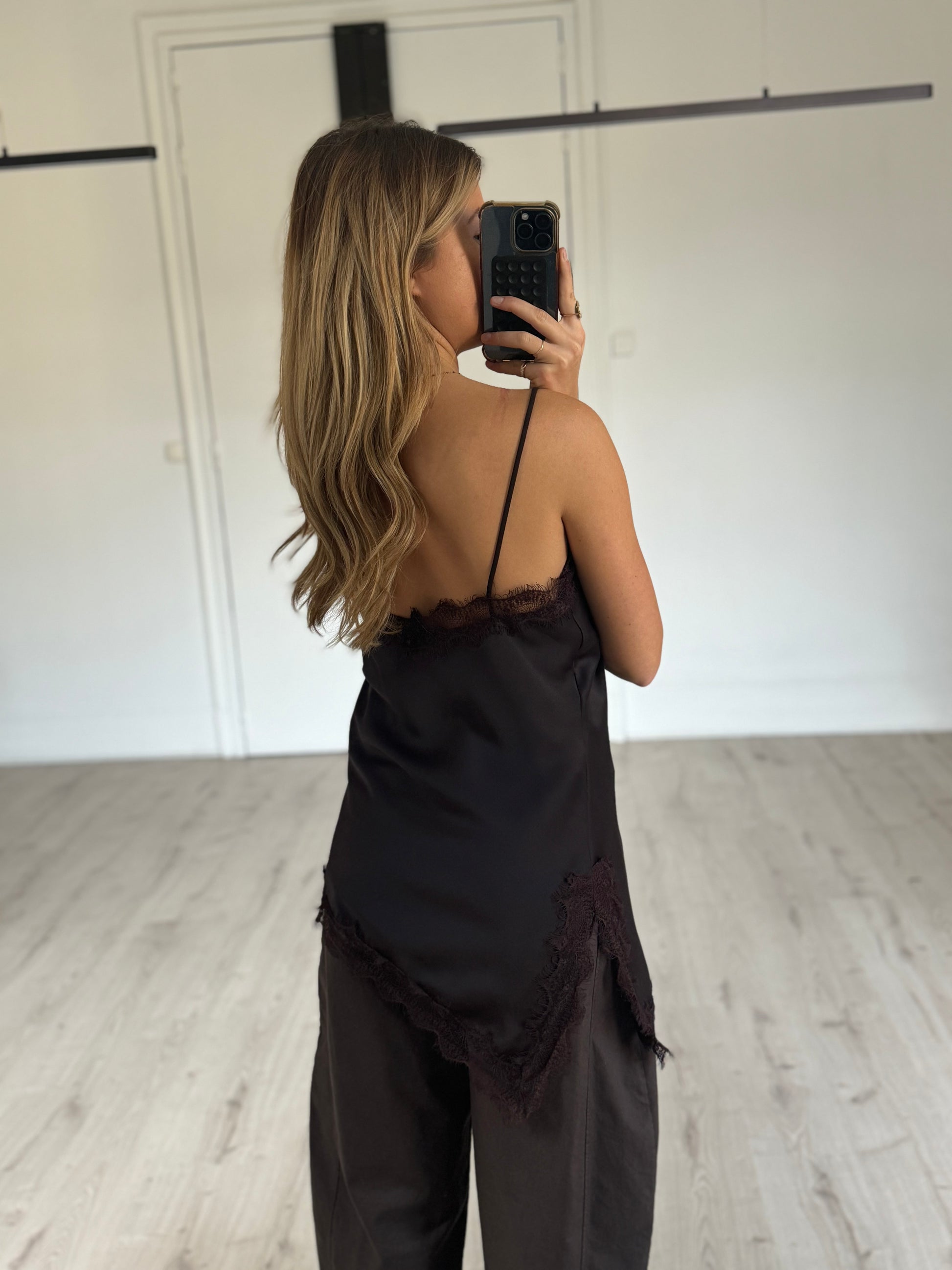 débardeur dentelle asymétrique