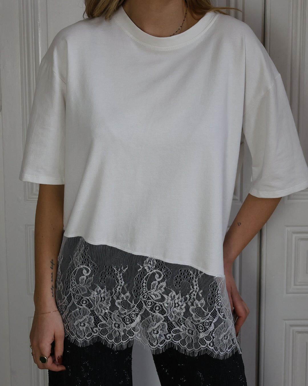 t-shirt détails dentelle