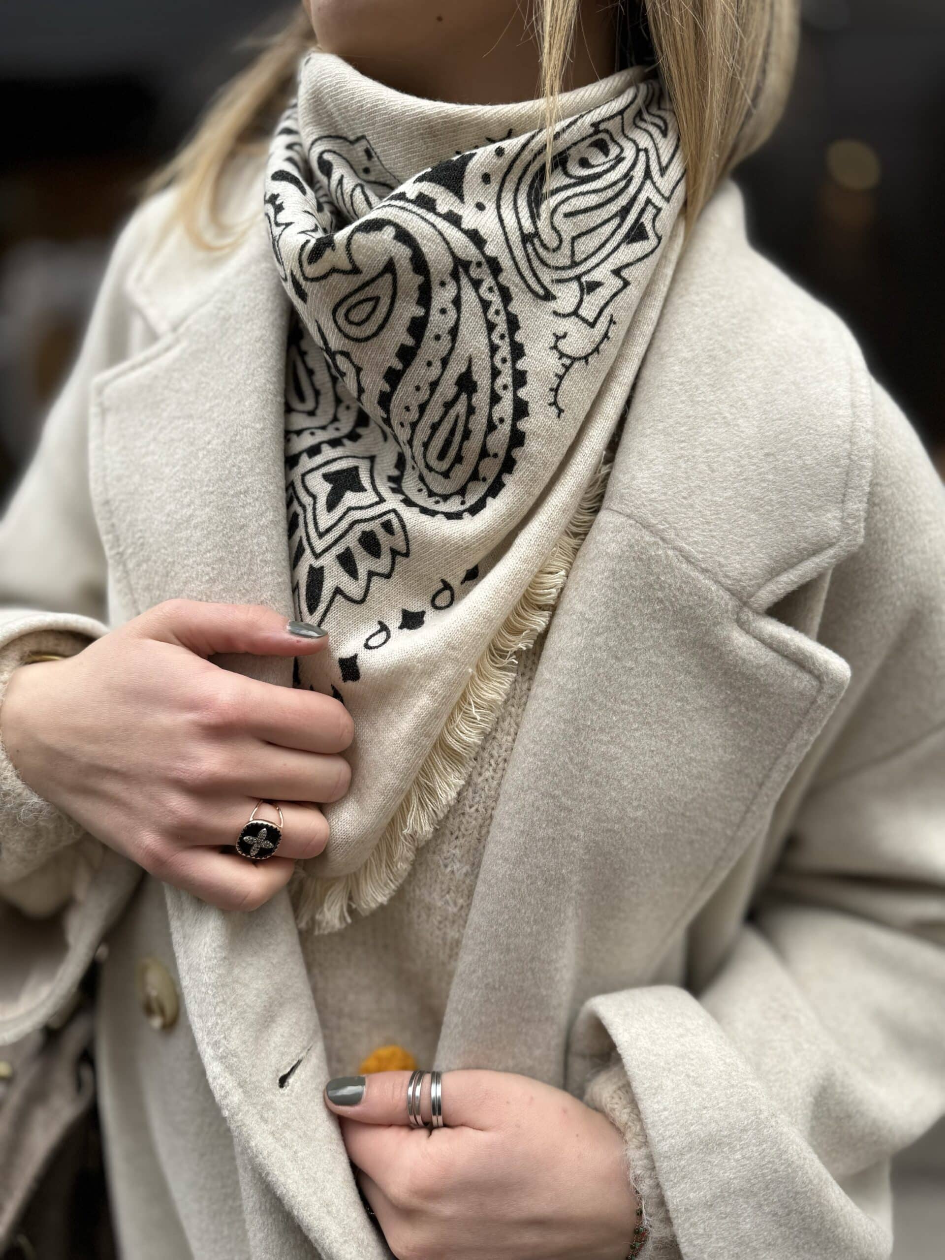 Écharpe bandana beige | Concept Store En Ligne | Jade &amp; Lisa